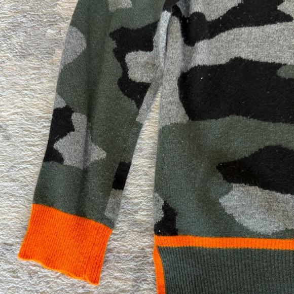 Brodie cashmere Coco Camo sweater. 100% Mongolian cashmere - Picture 5 of 7